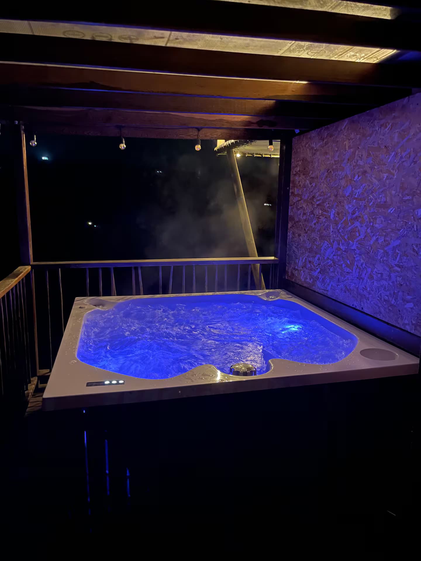 Jacuzzi nocturno — Ikuna Glamping