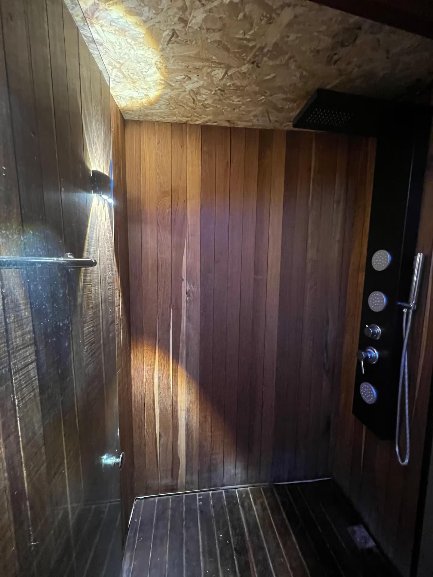 Ducha — Ikuna Glamping
