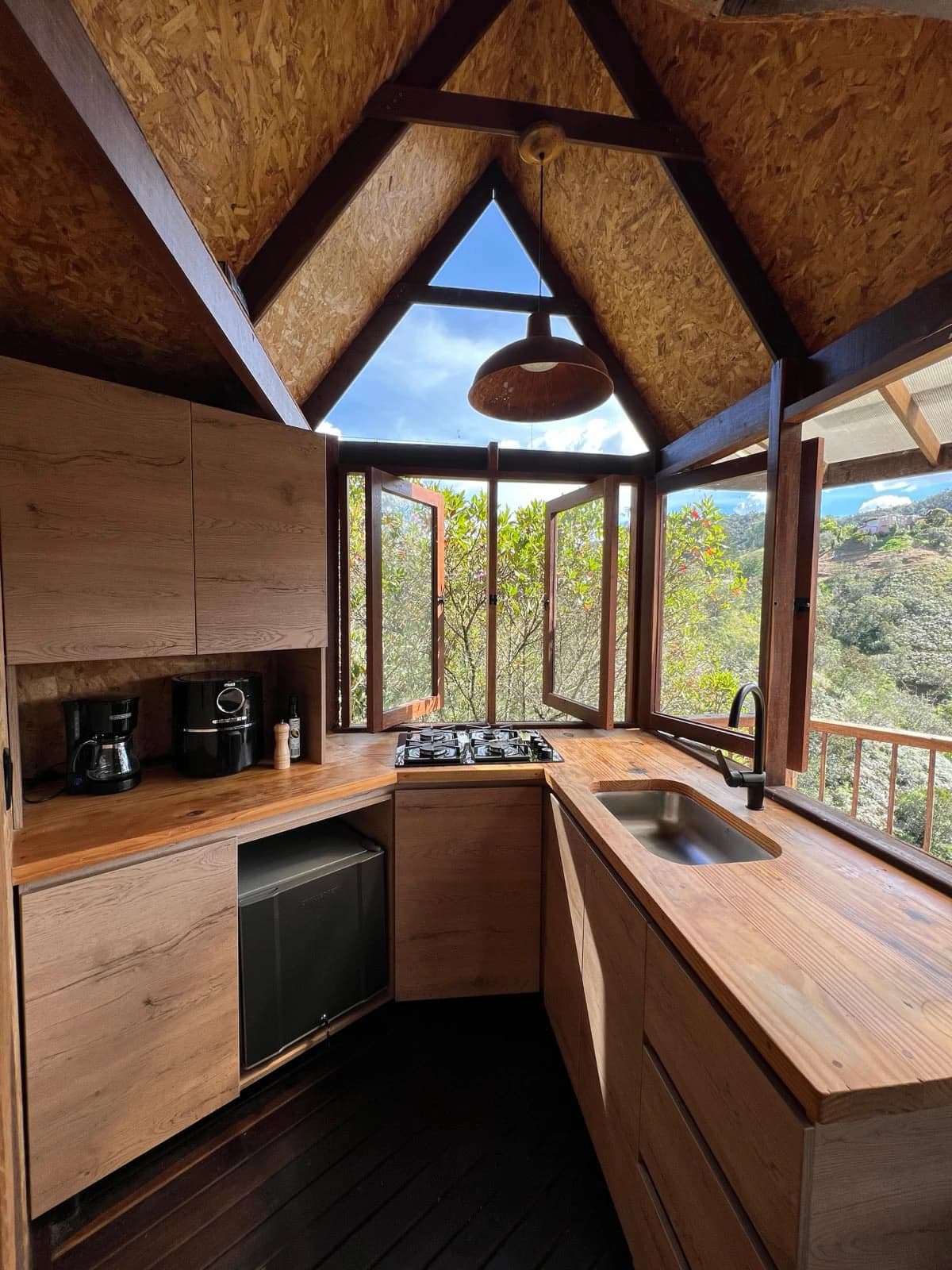 Cocina equipada — Ikuna Glamping